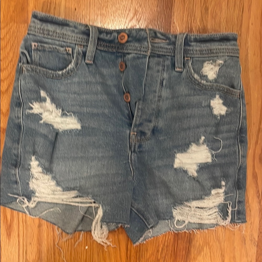 Hollister Distressed Denim Women's Shorts size 23. Ultra high rise mom shorts